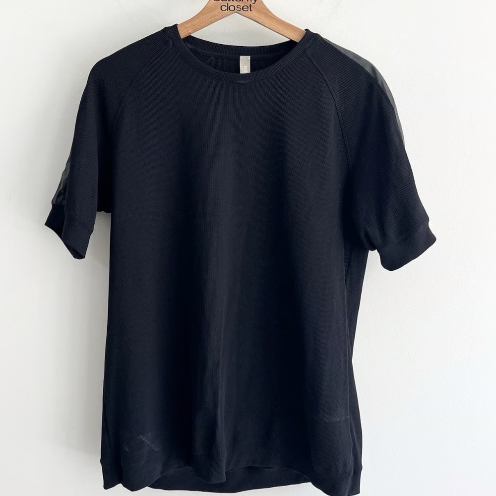 NWOT-No Ka’ Oi men’s rib textured crew T-shirt. M